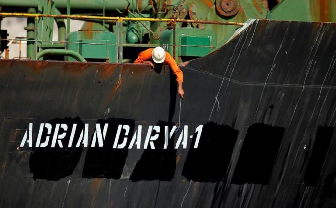 ناقلة النفط الإيرانية أدريان داريا في التي أُفرج عنها بعد احتجازها في جبل طارق يوم 18 أغسطس آب 2019. تصوير: جون نازكا - رويترز.